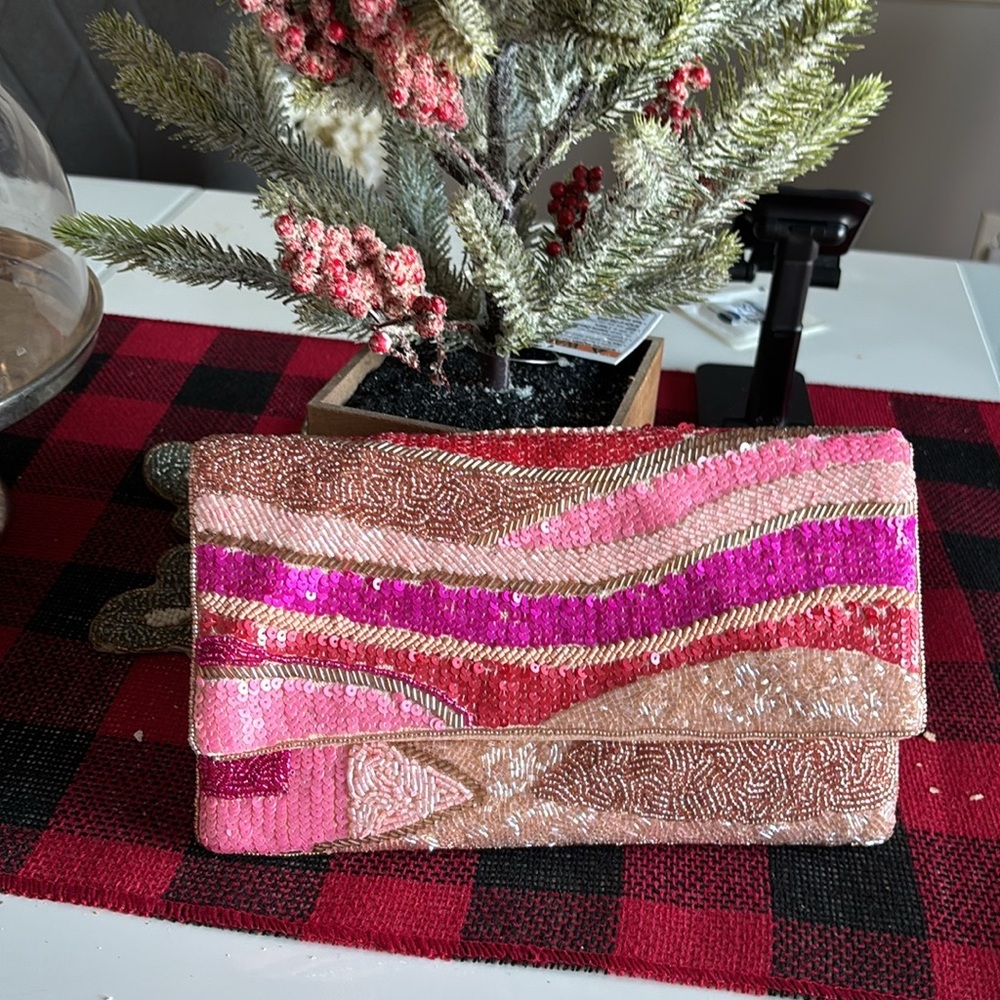 FRANCESCAS ❤️❤️Pink and Gold Sequin Clutch